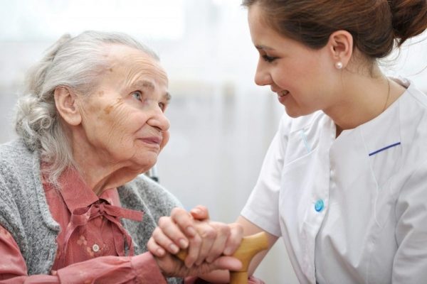 Nurser providing hospice care to an elderly women